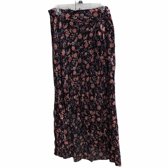 Forever 21 Dresses & Skirts - Forever 21 Wrap skirt